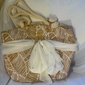 Mud Pie tan and white shoulder bag